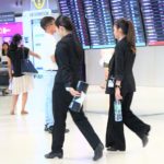スワンナプーム空港のスーツ姿の女性スタッフたち｜タイ旅行