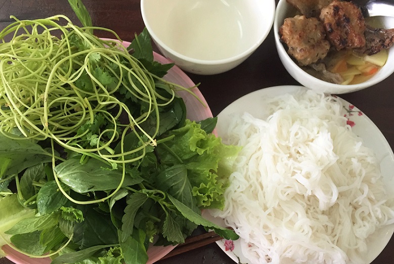 ベトナム料理｜ハノイ名物の麺料理ブンチャーをホーチミンで食べる