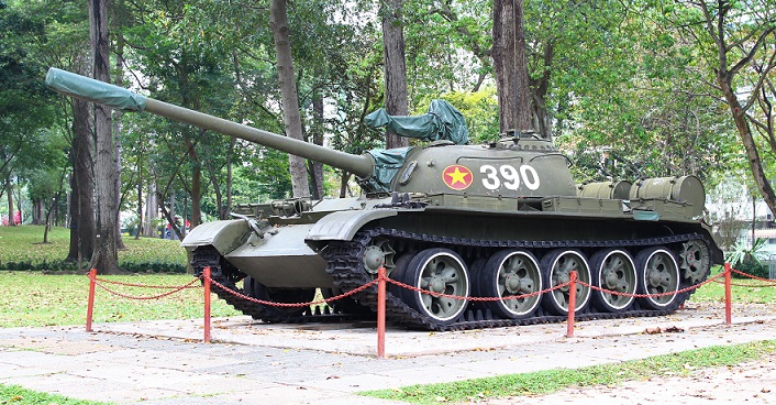 ベトナム旅行の超目玉観光スポット、統一会堂に突っ込んだ戦車の写真｜ホーチミン