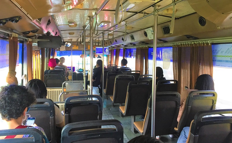 バンコクの名所、ルンピ二ー公園行きのバス｜在タイ日本大使館の横なので、大使館にも行けます【タイ旅行】