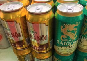 ハノイビールとサイゴンビールの写真