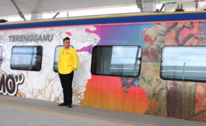 タイとマレーシアの国境のパダンベサール駅の鉄道職員の写真