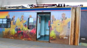 タイとマレーシアの国境のパダンブサール駅のマレー鉄道の電車の写真