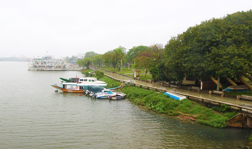 フエのチューンティエン橋からフーン川を見る｜ベトナム旅行