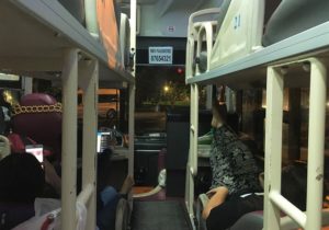 フエとダナンからニャチャンへ南下するベトナムの寝台バスの車内の写真