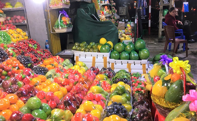 ベトナムでは昔ながらの果物専門店も営業している